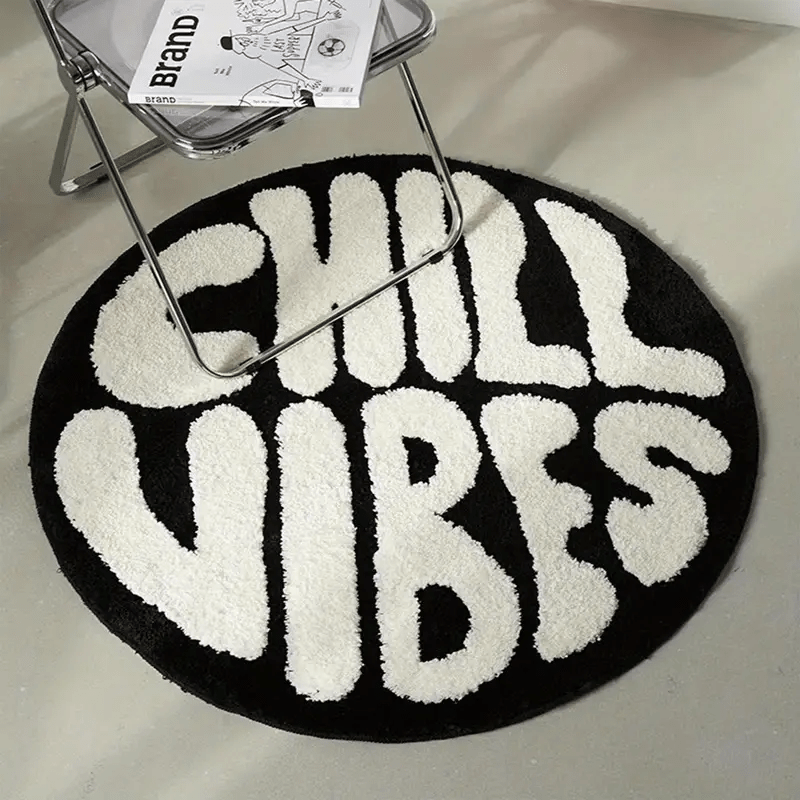 Streetwear Brand Home Decor - VIKAMA แบรนด์สตรีทแวร์สไตล์อเมริกัน พรมทรงกลม ลายตัวอักษร: CHILL VIBES